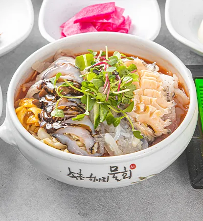 海参鲍鱼什锦水拌生鱼 — Sokcho Hangari Mulhoe