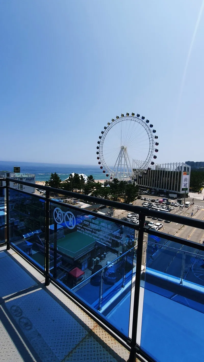 "天空阶梯"观景台 — 一眼望尽束草大海